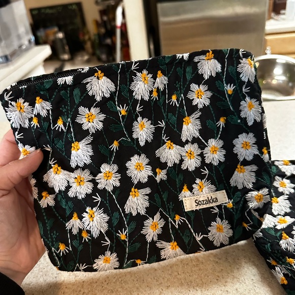 Set of 2 Flower/Floral Gift Bags, can separate upon request - Picture 7 of 7